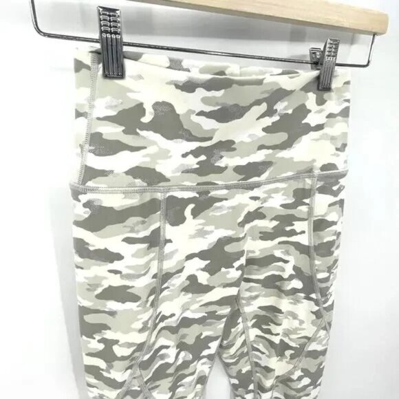 Aerie Camo Leggings Size M Chill Play Camo NWOT Camoflauge Light - Picture 5 of 7